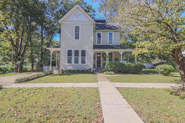 1st image of 504 N Oak Ave
