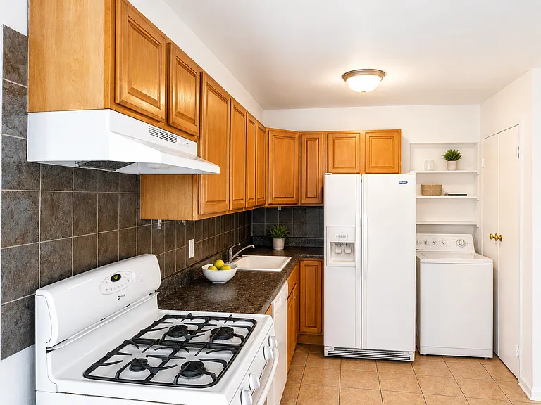 22 Lake Ave #5B — Photo 2