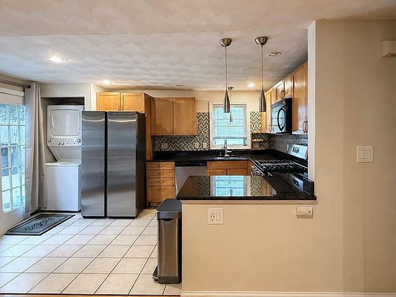 5th image of 57 Pleasant St #B