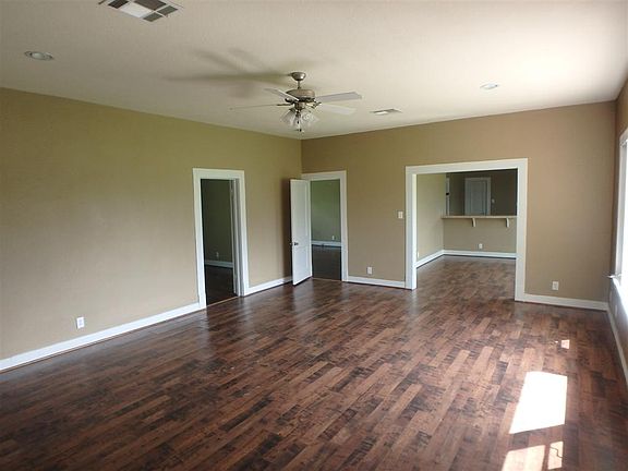 2nd image of 914 McClintic Dr
