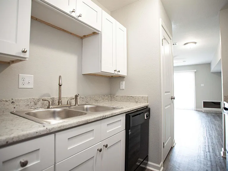 8906 Morris Manor Dr #6 — Photo 4