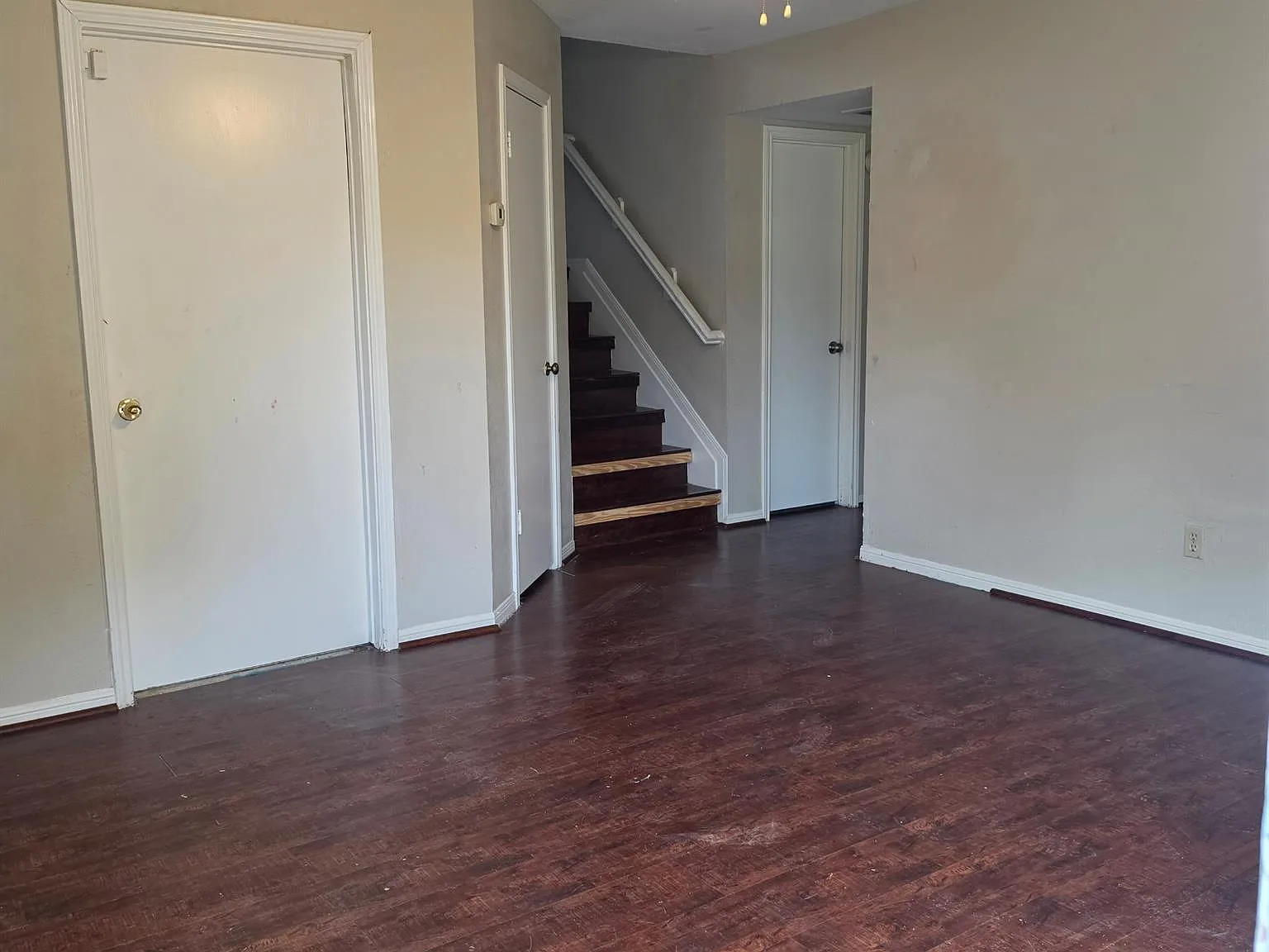 4 bed, 2.0 bath, 1904 sqft, $2,400 — Photo 2