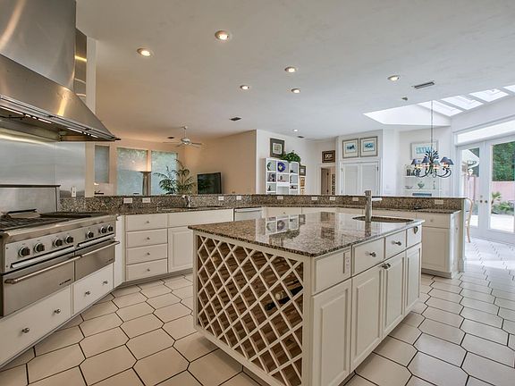 4th image of 986 Bellflower Ct