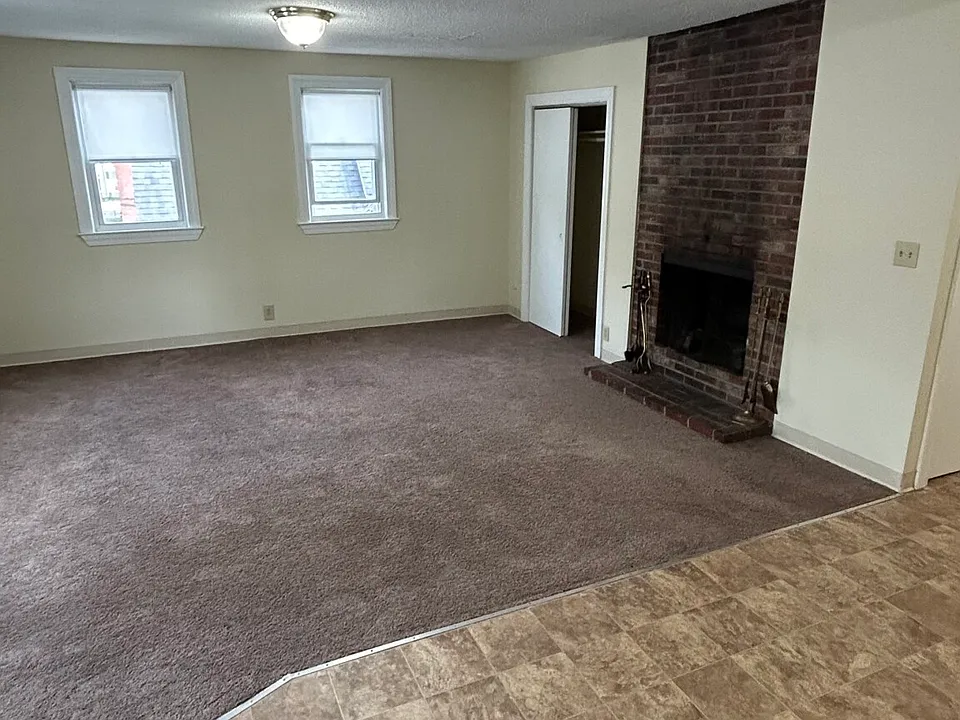 78 Robbins St