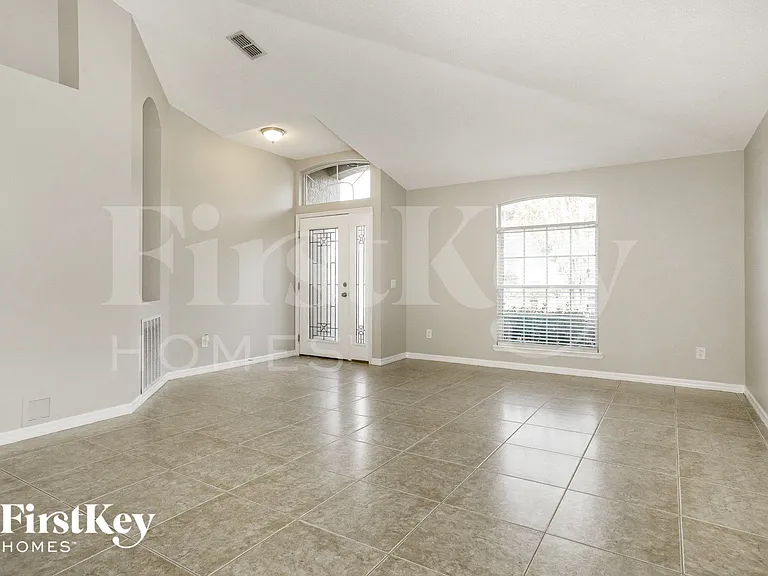 1689 Austin Ln — Photo 4