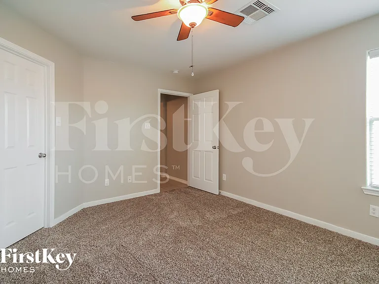 9518 Peridot Green Dr — Photo 12
