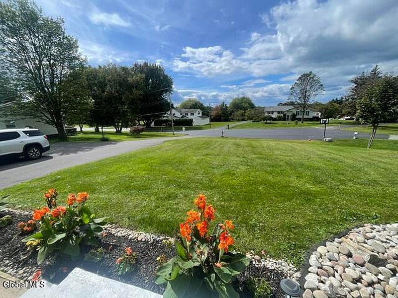 2nd image of 110 Country Ridge Court