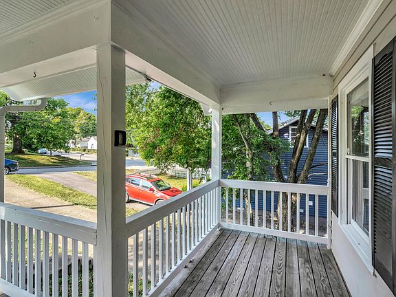 3rd image of 3520 Elkins Ave