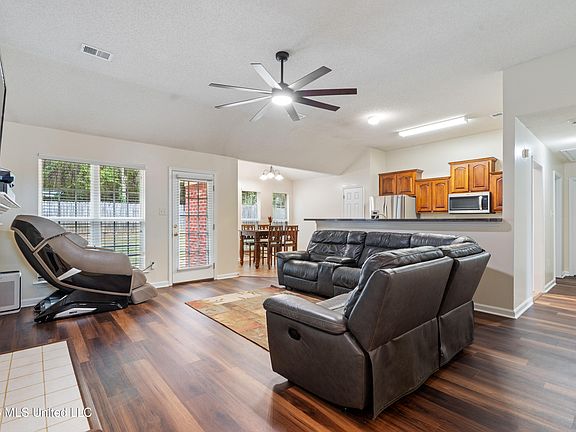 3rd image of 6746 White Hawk Ln