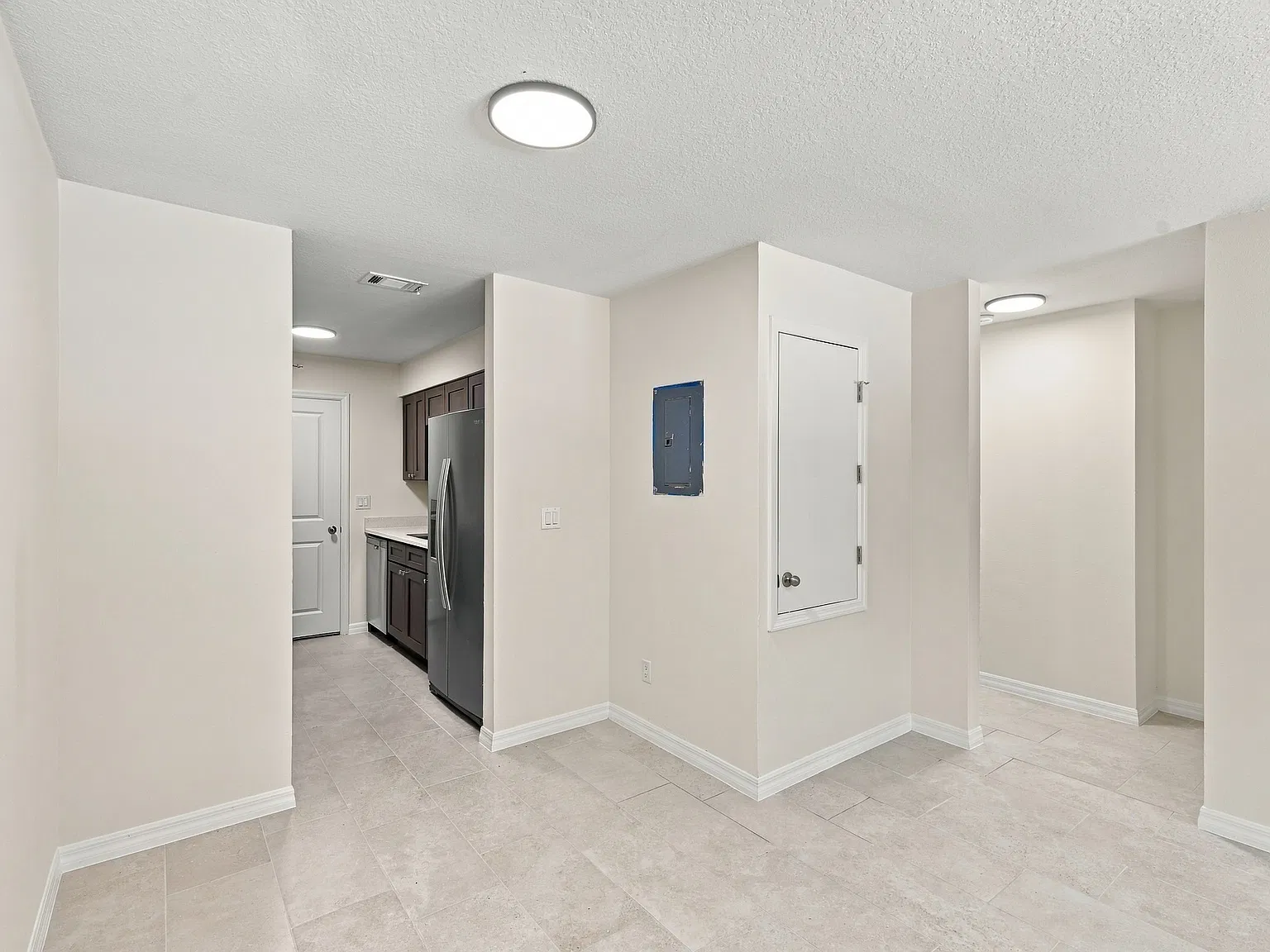 3 bed, 2.0 bath, 1008 sqft, $1,850 — Photo 4