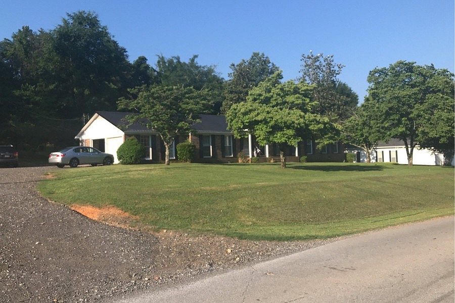 2nd image of 1036 Fairview Rd