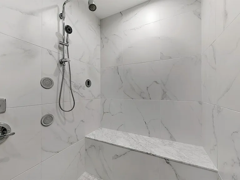 560 Madison Ave — Photo 19