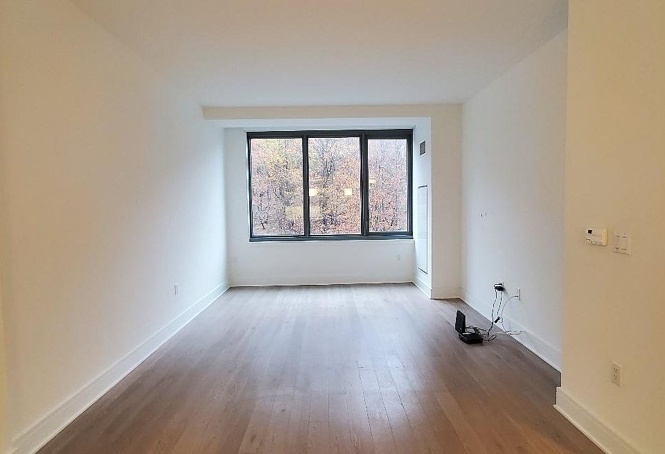 2nd image of 526 W West #526