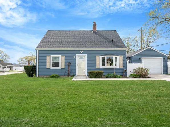 2 Poppy Lane, Levittown, NY 11756