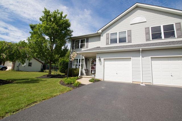 1st image of 65 Jonathan Dr