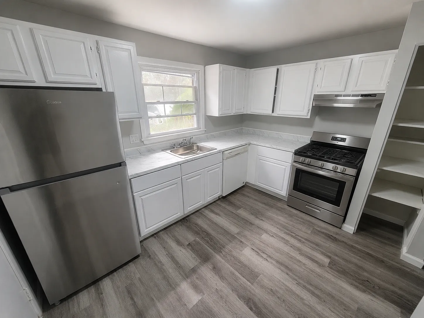 2 bed, 912 sqft, $1,725 — Photo 1