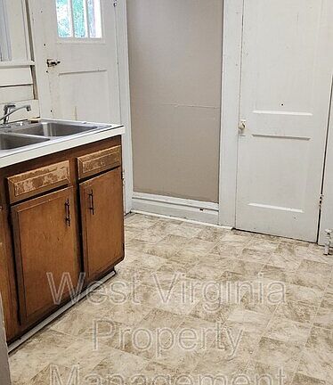 4th image of 811 N Oakwood Ave
