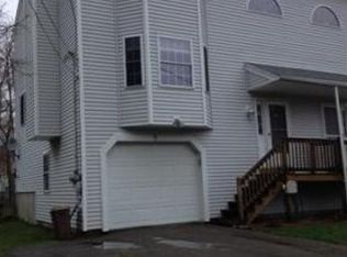 9 Phoenix St, Worcester, MA 01604