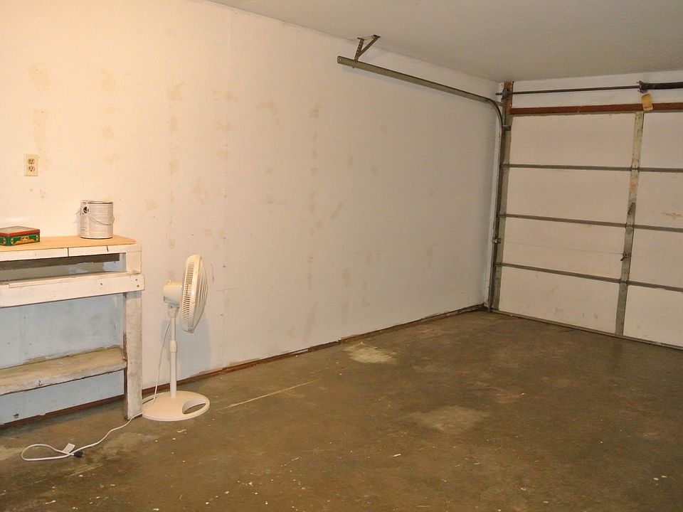 1105 Garage