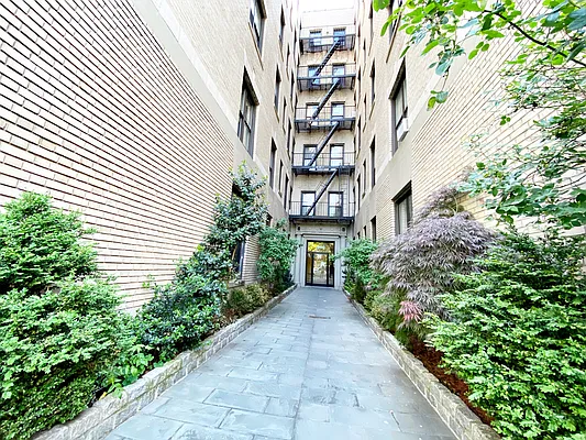 Rented by Bohemia Realty Group | media 9