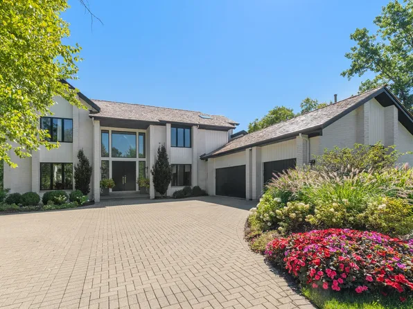 2291 Hybernia Dr, Highland Park, IL 60035