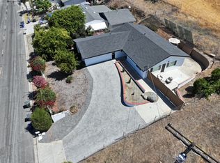 637 Galaxy Dr, Vista, CA 92083