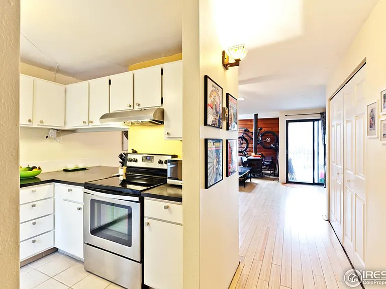 1011 E Moorhead Cir — Photo 11