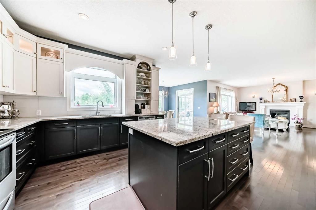 136 N Stonemere Close, Chestermere, AB - More