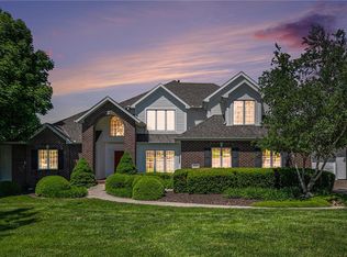 10112 Lake View Cir, Liberty, MO 64068