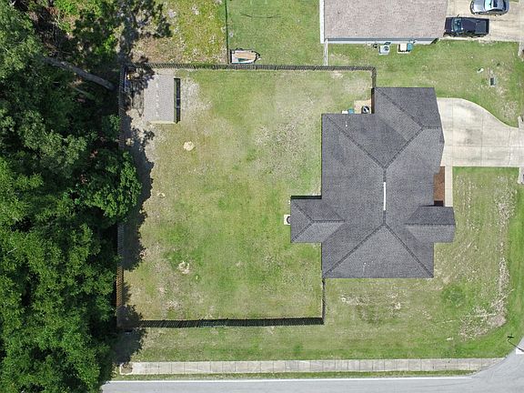 4th image of 2402 NE 26th Ct