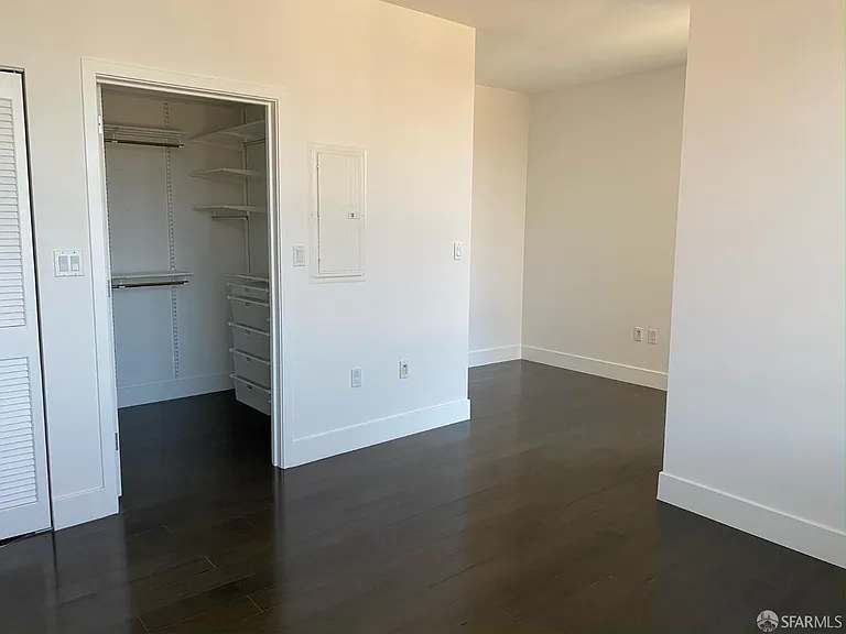 260 King St #717 — Photo 5