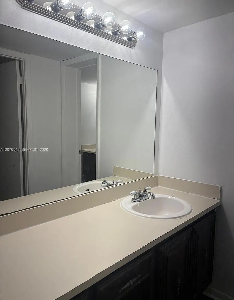 Montecarlo Condo — Photo 3