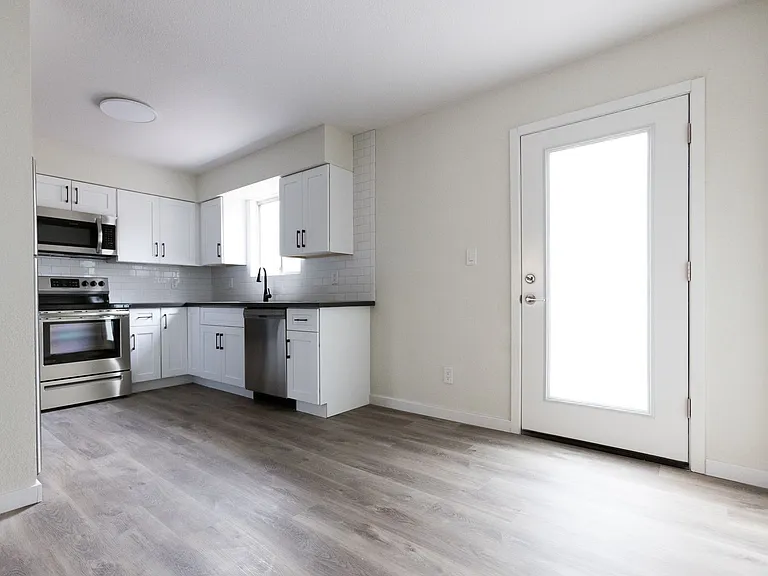 85 W Willetta St — Photo 5