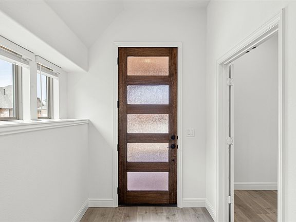 4th image of 901 Split Oak Ln