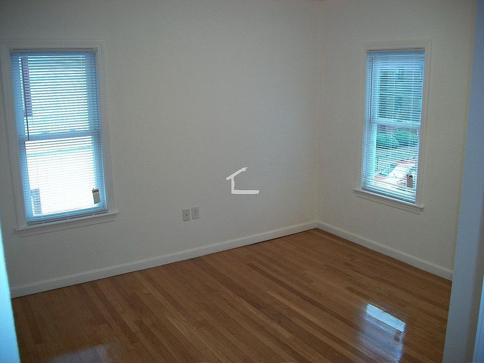 2nd image of 28 Linden St #Top