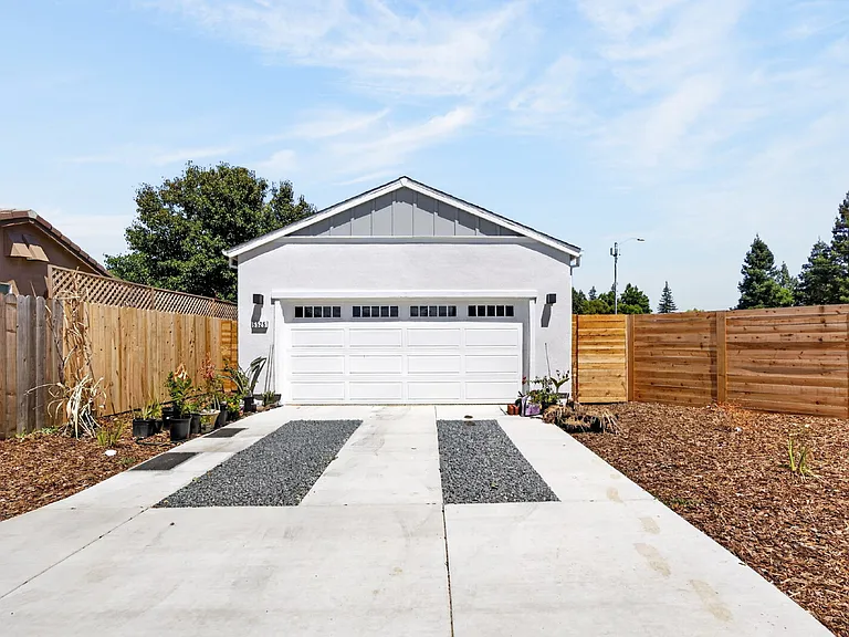 6525 Jacinto Ave — Photo 8