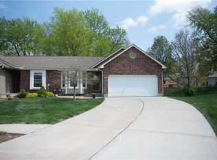 125 SE Ridgeview Dr, Lees Summit, MO 64063