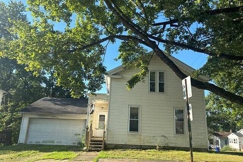 1st image of 231 W Harris Ave