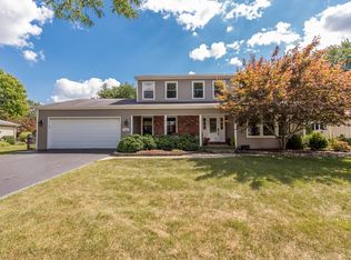 2058 Spring Green Dr, Wheaton, IL 60189