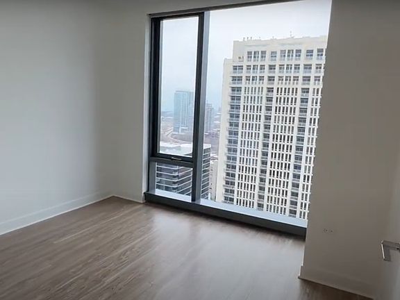 4th image of 1319 S Michigan Ave