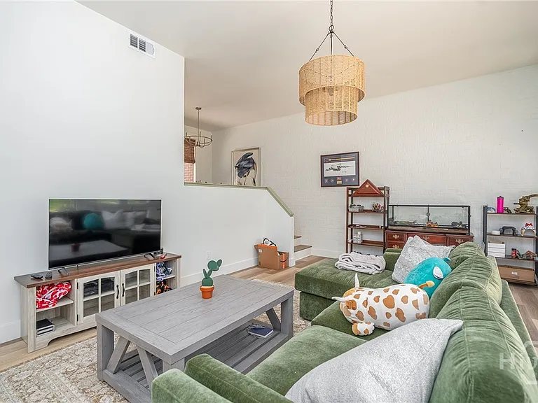 32 Dame Kathryn Dr — Photo 6