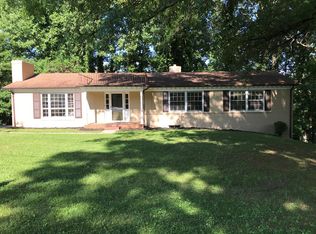 805 Hazelwood Ln, Martinsville, VA 24112