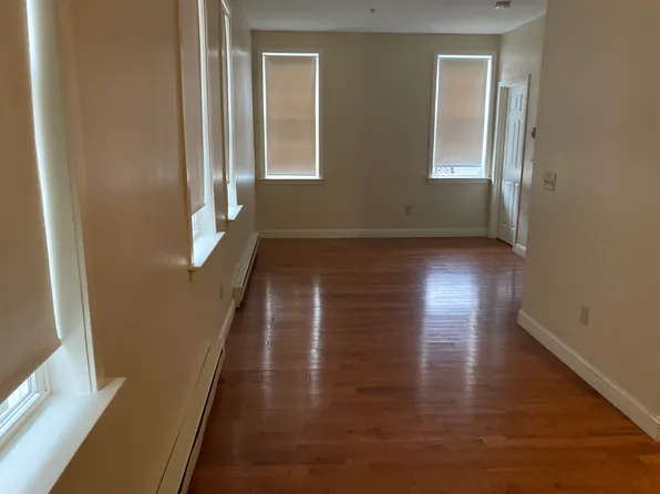 64 W Hollis St, Nashua, NH