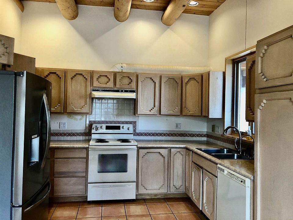 2nd image of 33 Herrada Rd