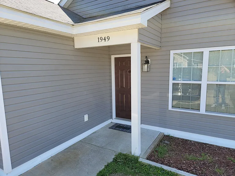 1949 Sapphire Rd — Photo 15