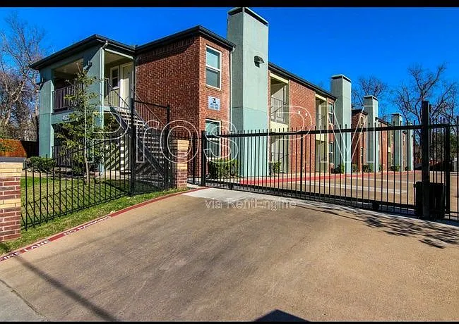 Monarch Place — Photo 21