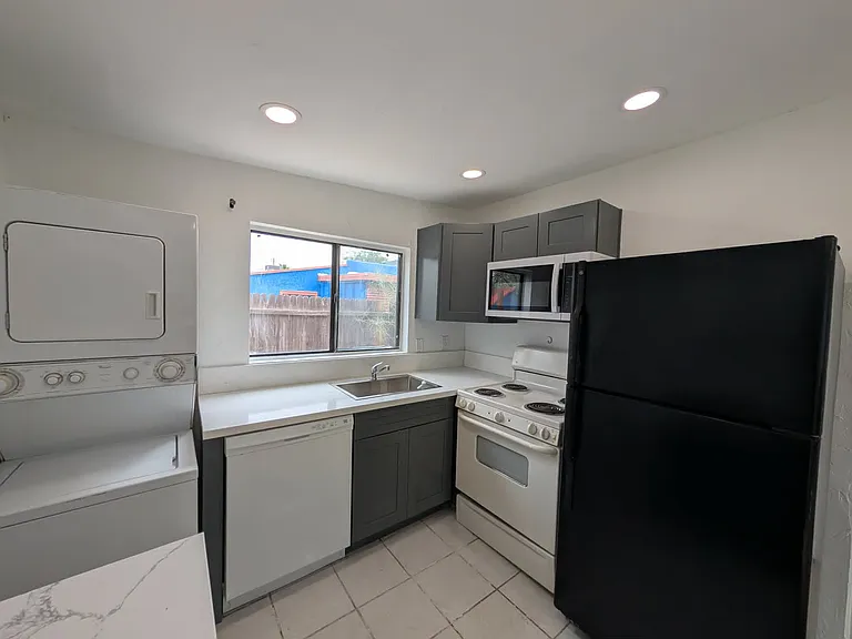 2435 N Edith Blvd #2 — Photo 6
