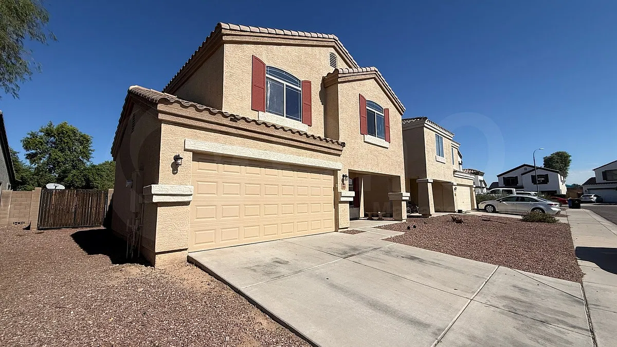 4 bed, 3.0 bath, 2221 sqft, $2,599 — Photo 3