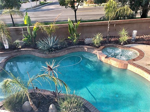 4th image of 1015 Riverbend Cir