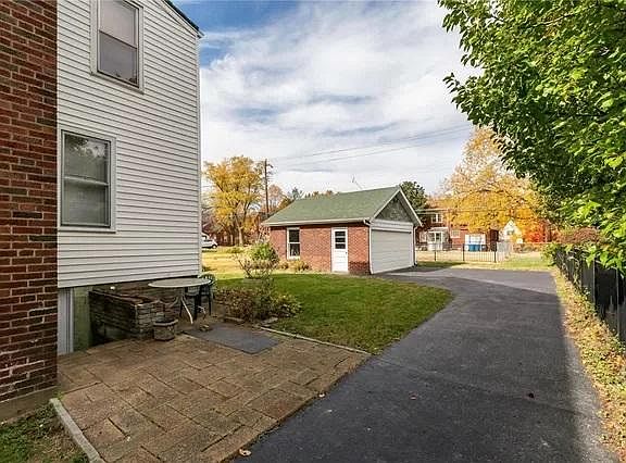 3rd image of 2913 Clearview Dr